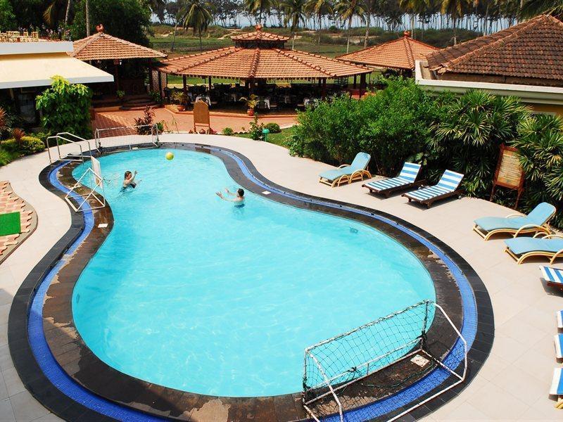 Coconut Grove Beach Resort Colva Exterior foto