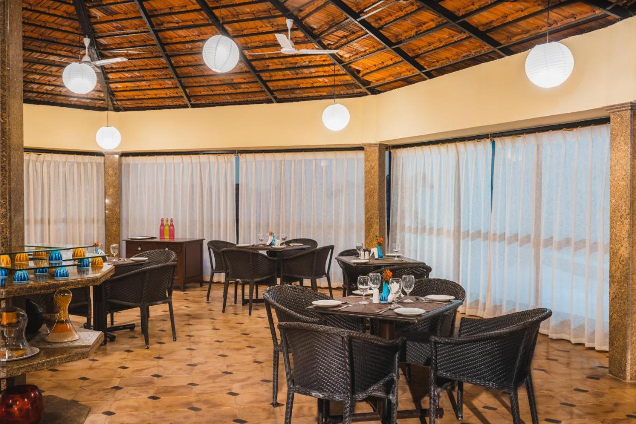 Coconut Grove Beach Resort Colva Exterior foto