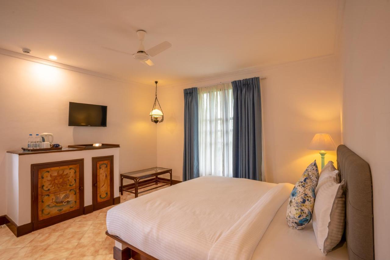 Coconut Grove Beach Resort Colva Exterior foto